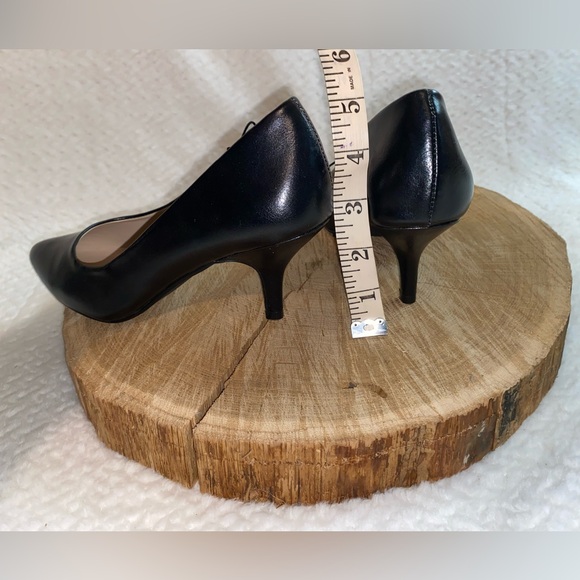 Black Closed Toe Heels Size 6 1/2 - Picture 6 of 6